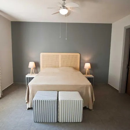 Apartament 1 Bedroom Seafront Apart W/pool, Garden, Free Wifi