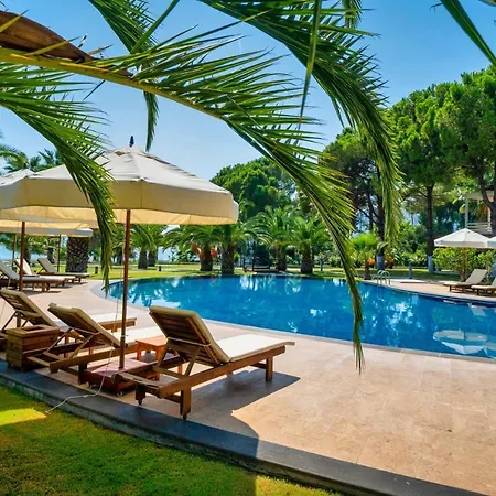 1 Bedroom Seafront Apart W/pool, Garden, Free Wifi Apartament Göcek