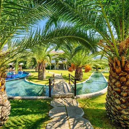 Apartament 1 Bedroom Seafront Apart W/pool, Garden, Free Wifi