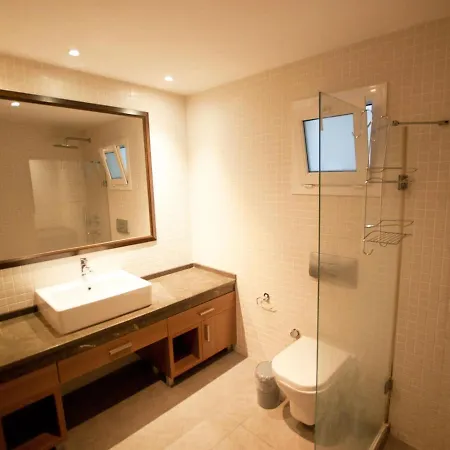 1 Bedroom Seafront Apart W/pool, Garden, Free Wifi Apartament Göcek