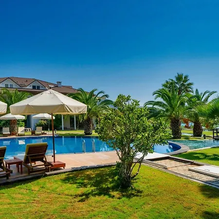 Apartament 1 Bedroom Seafront Apart W/pool, Garden, Free Wifi