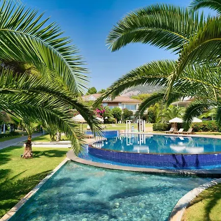 Apartament 1 Bedroom Seafront Apart W/pool, Garden, Free Wifi