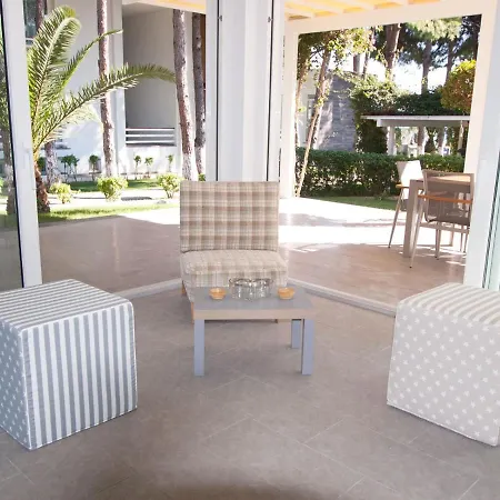 Apartament 1 Bedroom Seafront Apart W/pool, Garden, Free Wifi