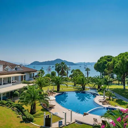 Apartament 1 Bedroom Seafront Apart W/pool, Garden, Free Wifi *